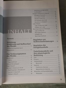 Pferde fit füttern: Wie ich mein Pferd artgerecht ernähre - Dr. Christina Fritz