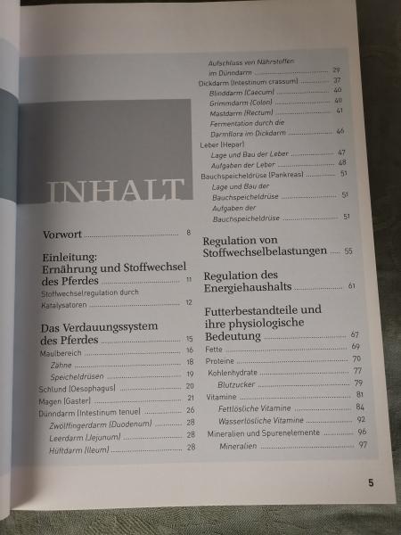 Pferde fit füttern: Wie ich mein Pferd artgerecht ernähre - Dr. Christina Fritz