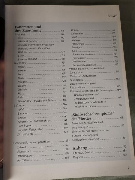 Pferde fit füttern: Wie ich mein Pferd artgerecht ernähre - Dr. Christina Fritz